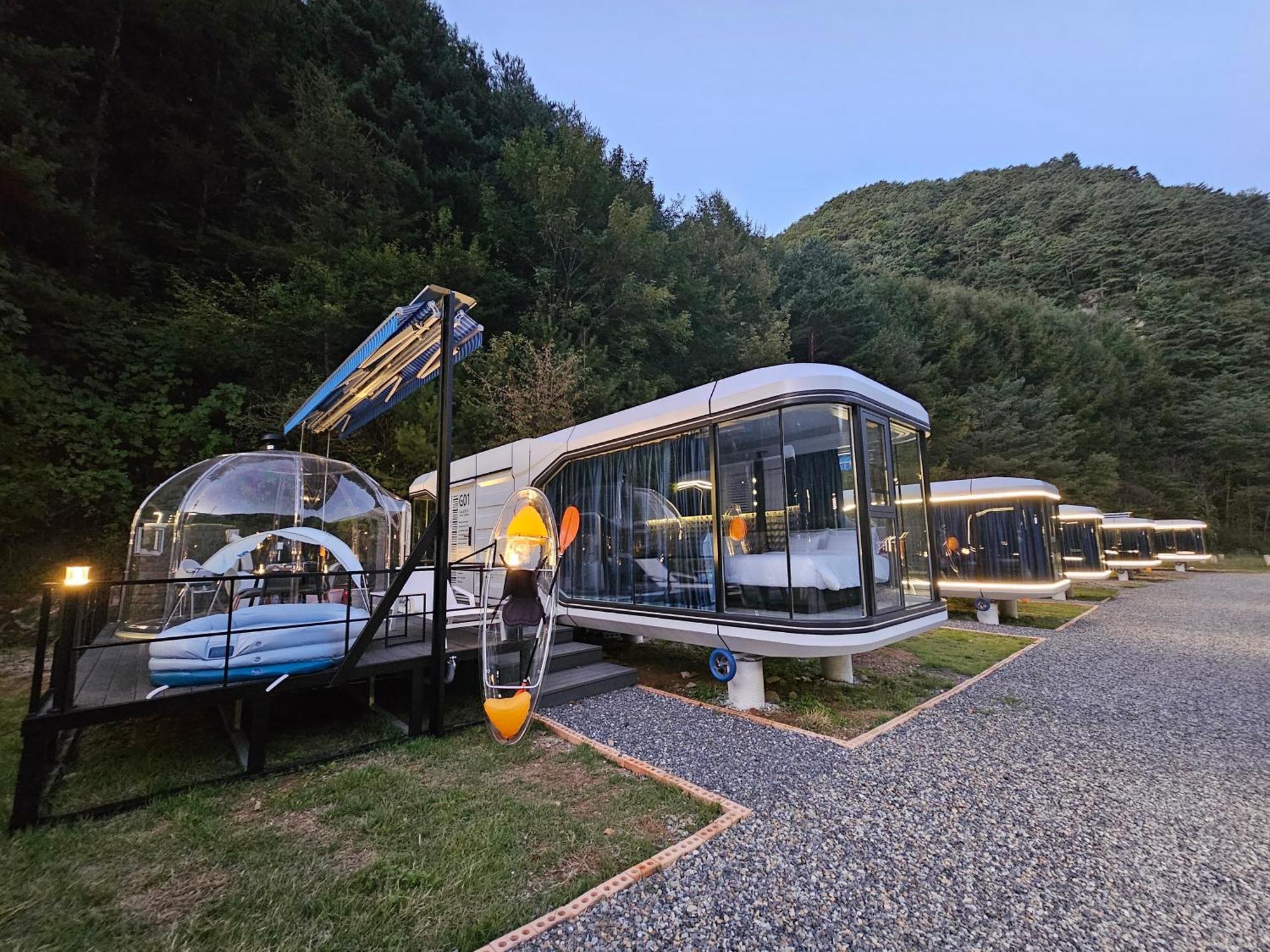 Galaxy X Hotel Type Caravan Glamping & Pension Пьончан Екстериор снимка